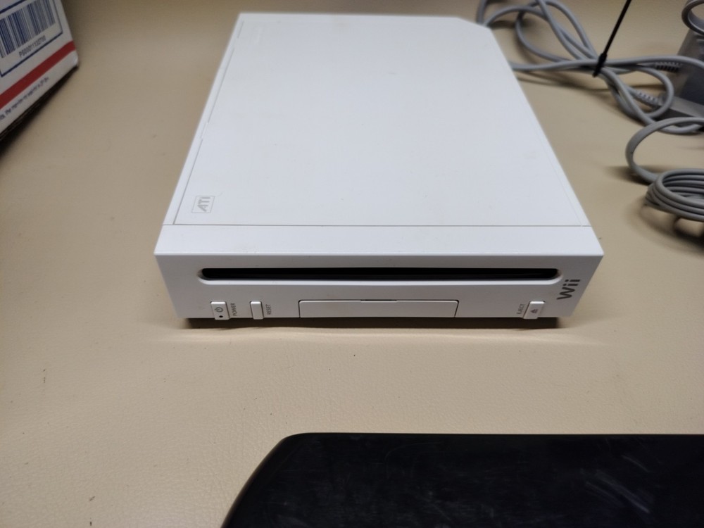 Nintendo Wii Console w/ Accessories- White Not Tested