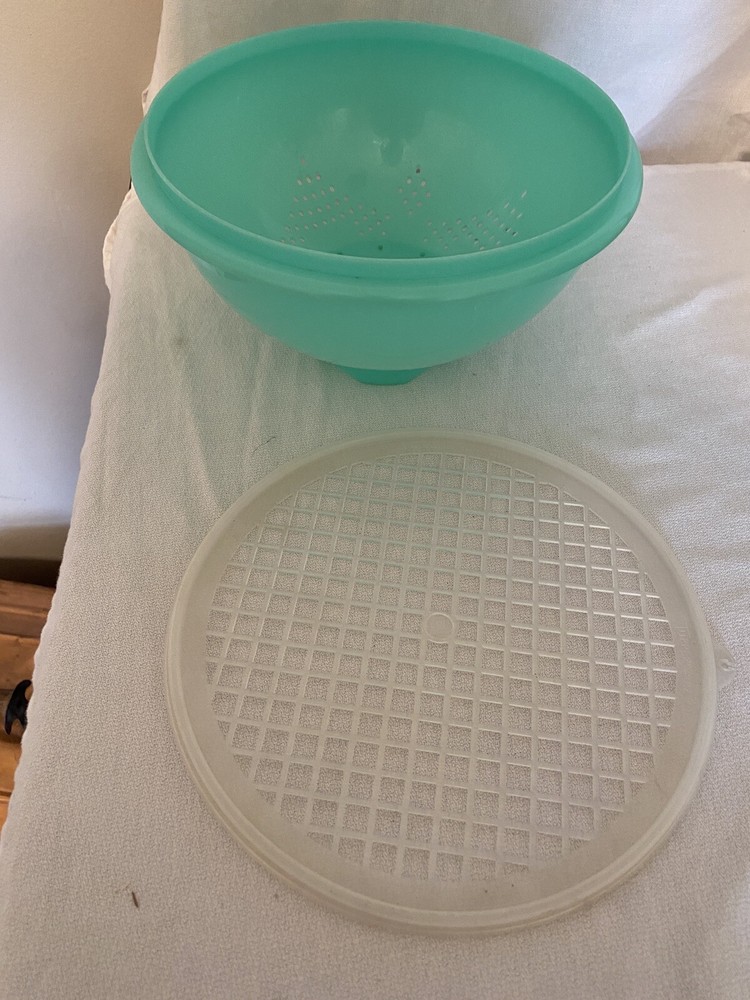 Tupperware Jadeite Green Colander Strainer Sifter Bowl 339-2 Star Pattern + Grid