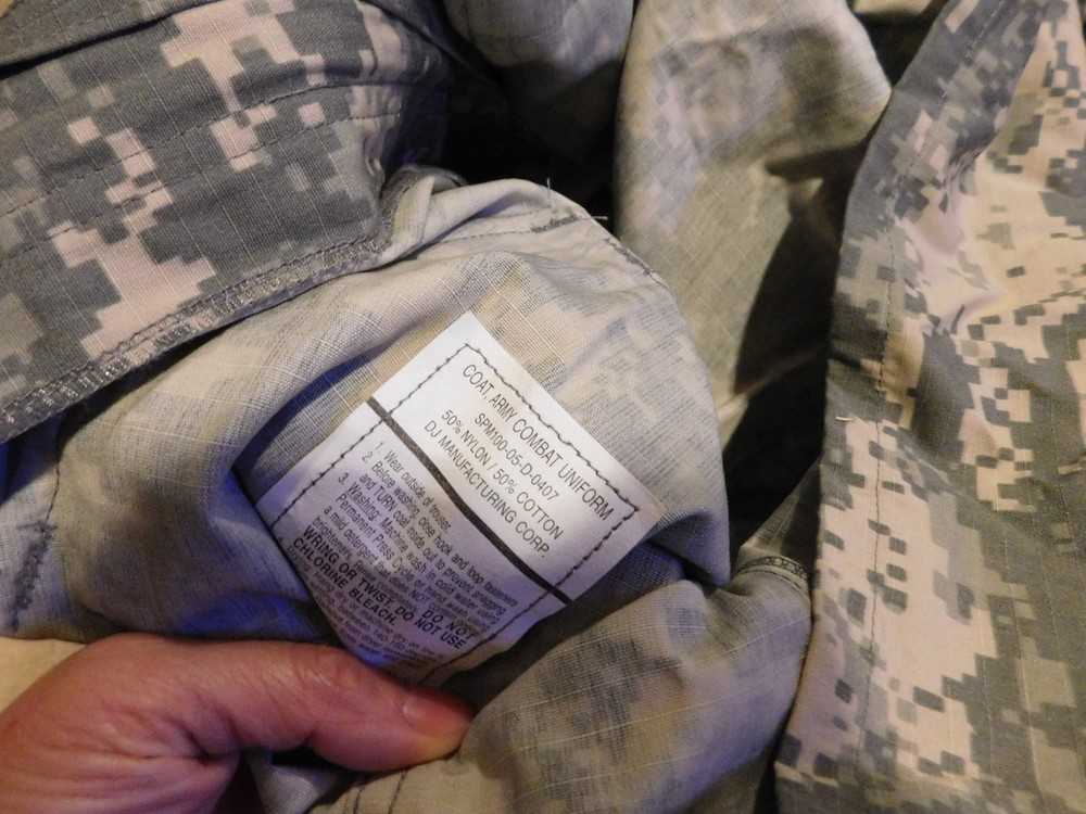 US ARMY ACU TOP COAT SIZE LARGE - REGULAR NEW