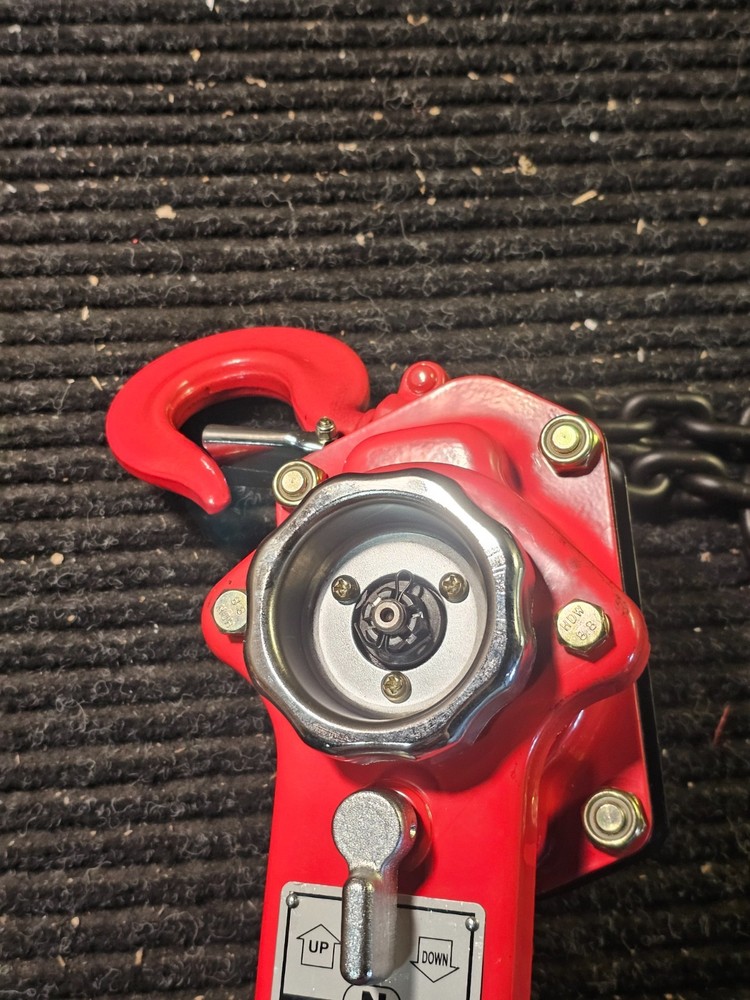 American Power Pull 1.5 Ton Chain Puller w/Thick Steel Construction. Model #615