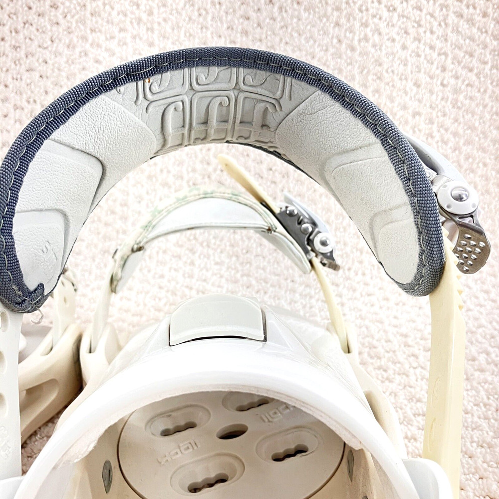 FORUM Snowboard Bindings Size S-M White Discs Hardware Screws Great Condition