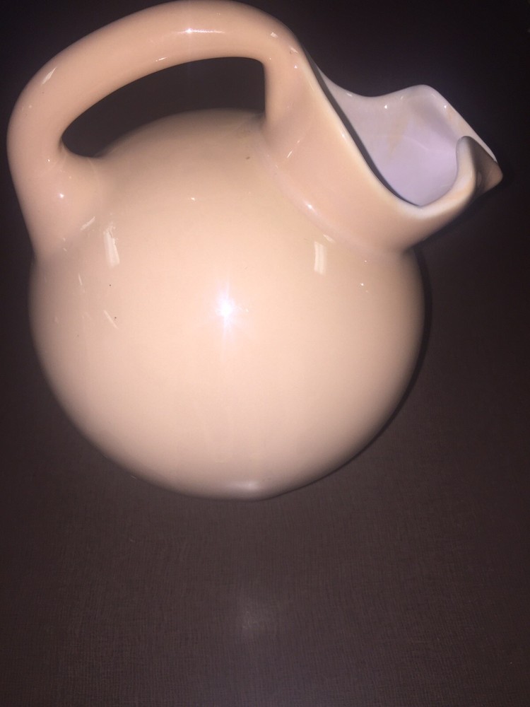Pottery Footed Ball Tilt Ice Lip Pitcher