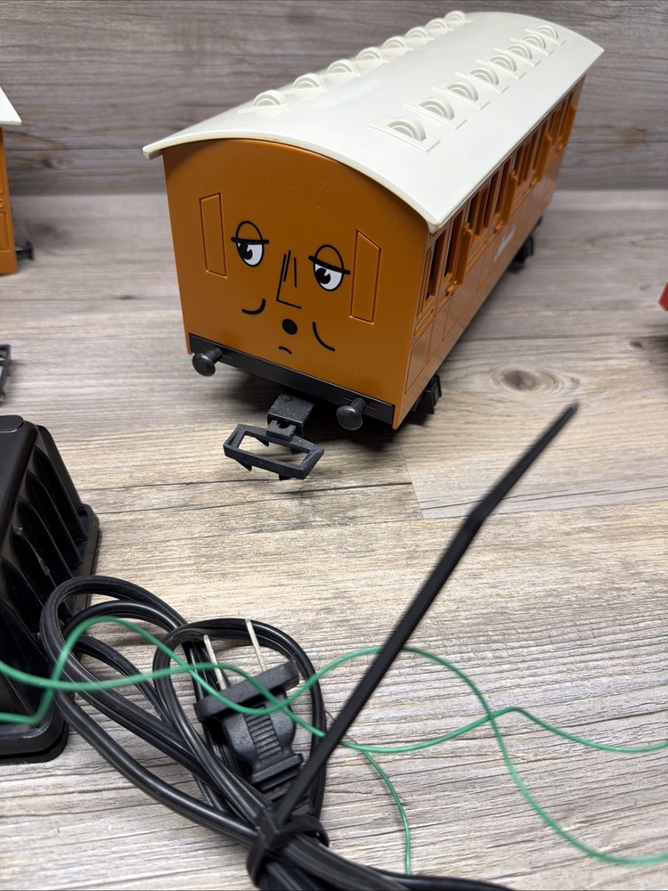 Lionel Thomas the Tank Engine custom Thomas with extra track PLEASE READ !!!!!