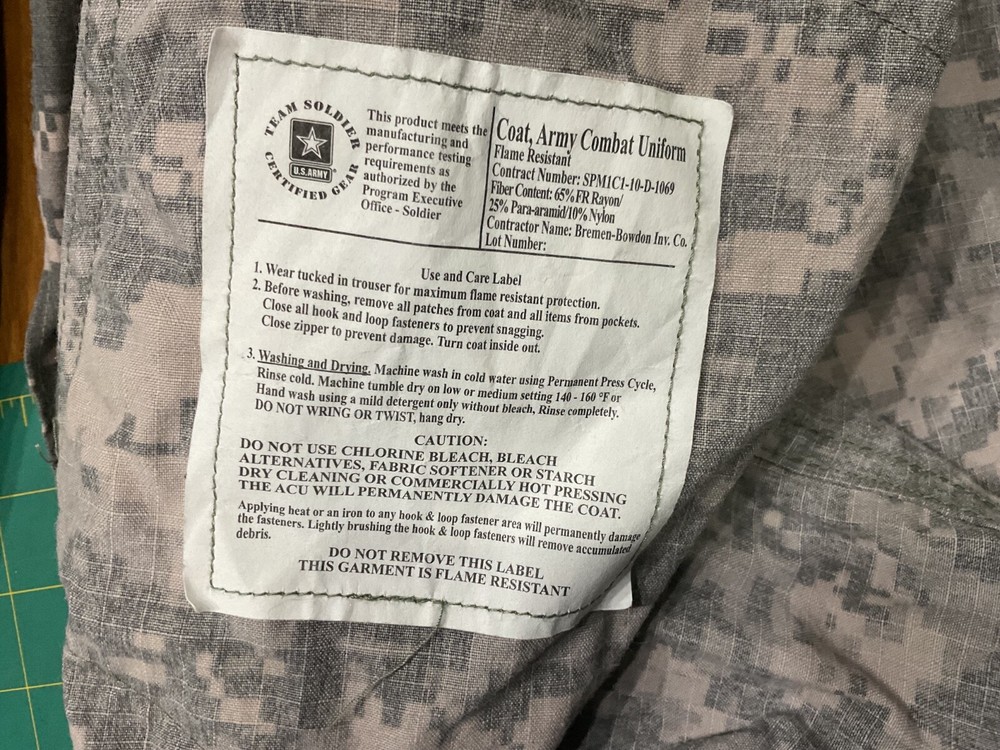 Army Combat Uniform ACU Coat Medium regular Flame Resistant FR UCP Digital Camo