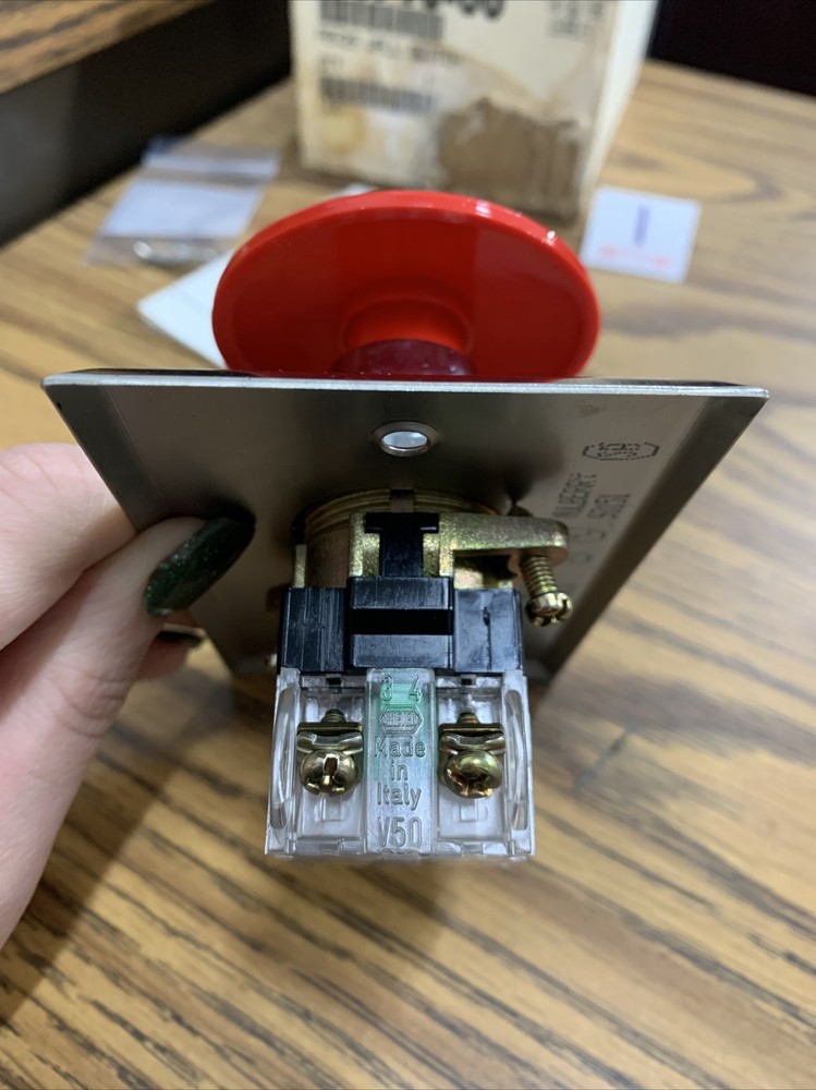 PB729 Wall Switch 010718-00