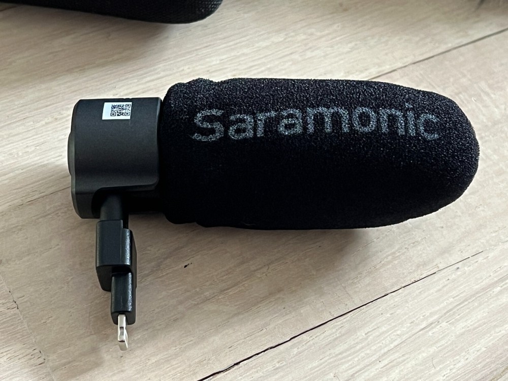 Saramonic Directional Microphone with Lightning Connector, WIndscreen, Bag