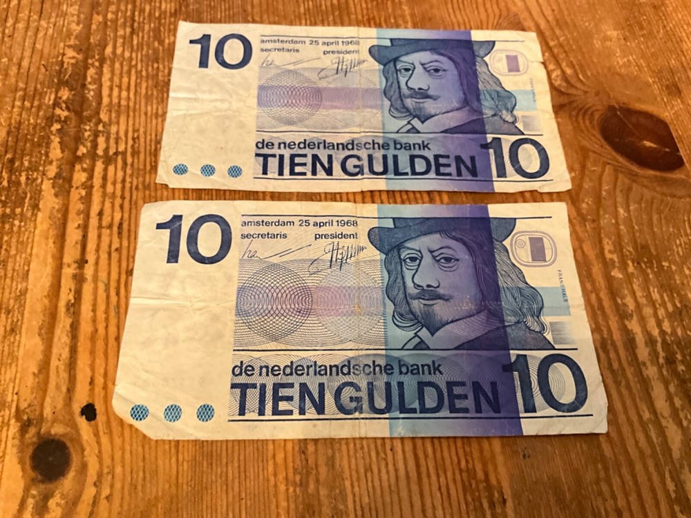 2 x 10 Netherlands Gulden banknote dated 25/4/68