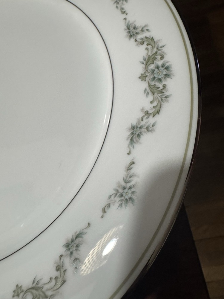 Noritake China Dinnerware 9 Pieces