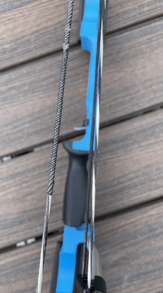 Mathews Genesis Original Bow - Lightweight - NASP - Right Hand - Blue