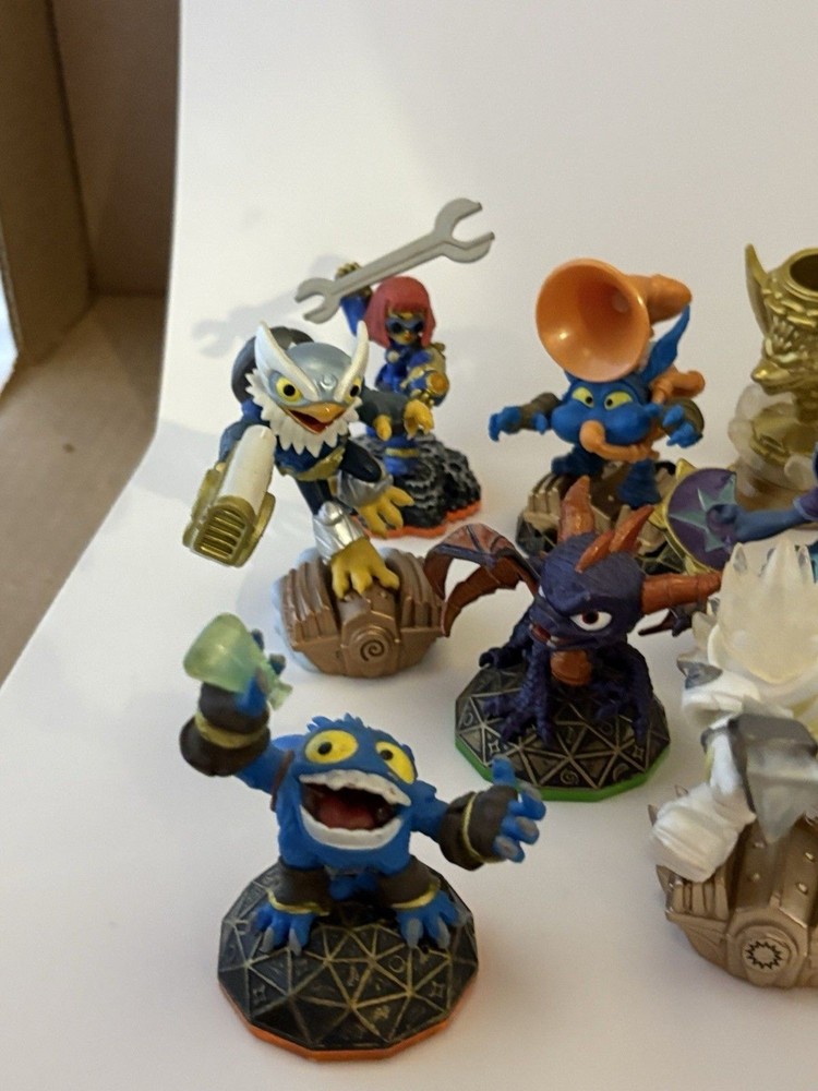 Skylanders Lot of 13 Different Characters
