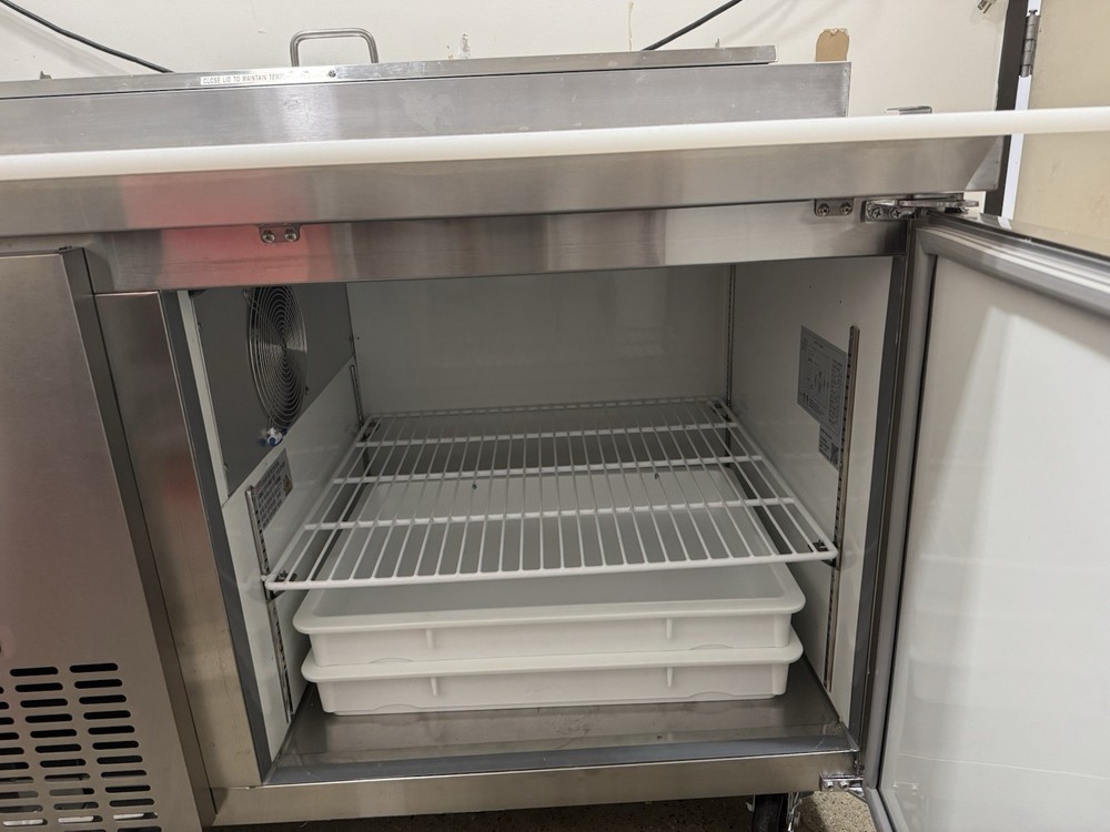 pizza prep table with refrigerator with cutting board