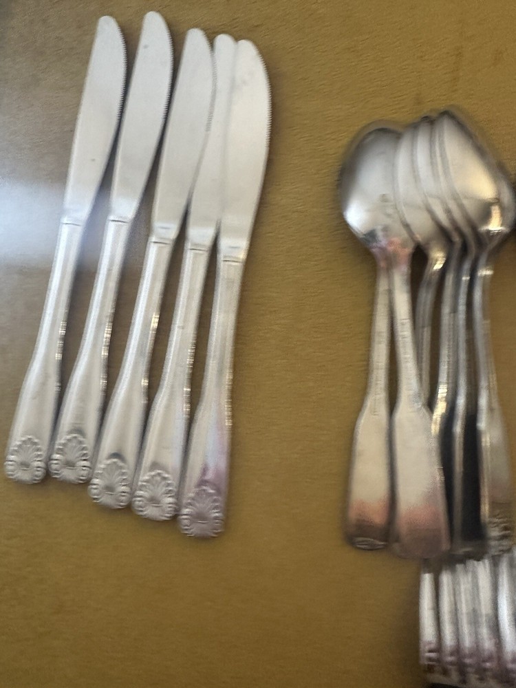 Washington Forge WF Rainier Stainless Flatware - 38 pcs.
