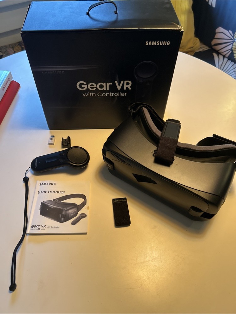 Samsung SM-R324 Gear VR W/Controller Powered by Oculus
