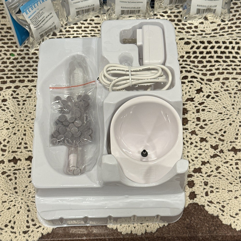 Rodan + Fields Redefine Macro Exfoliator Device With User Guide & Accessories