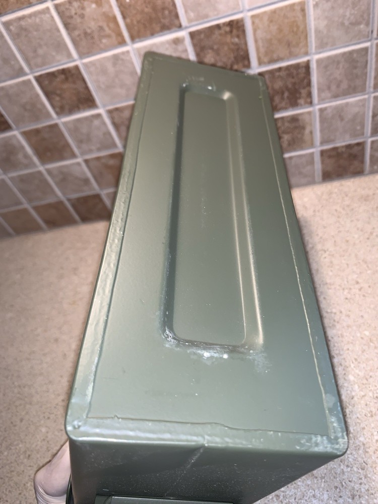 m19A1 19 ammo can. Excellent Condition. Solid Metal, NOT Thin.