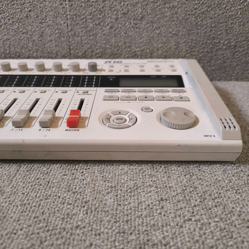 ZOOM R16 Portable Multitrack Recorder Controller and Interface Body Only ※READ