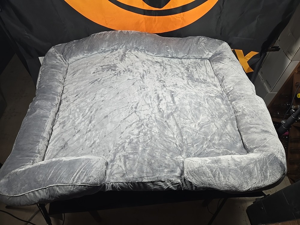XL dog bed grey 42"x34"