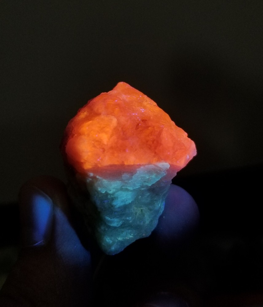 Natural top UV Reactive Tenebrescent Hackmanite With Albite 32 Gram