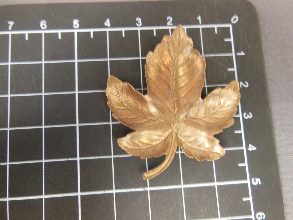Maple leaf Curled brass stamping jewelry finding (osb247)