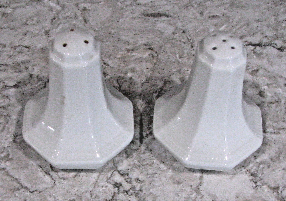 Johnson Brothers, Heritage White, Salt & Pepper, Octangular, England, 3.75"