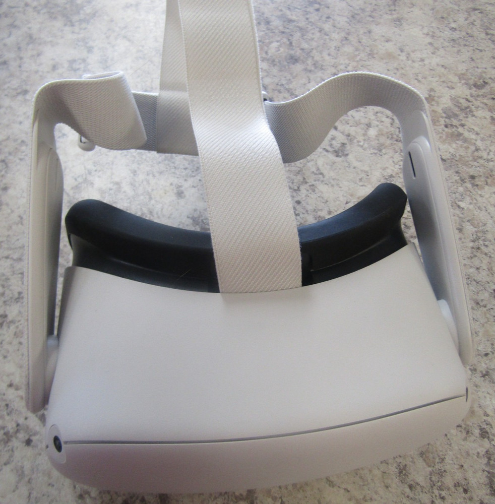 Meta Quest 2 VR Headset 256GB w/ Left and Right Controllers & Case - Tested