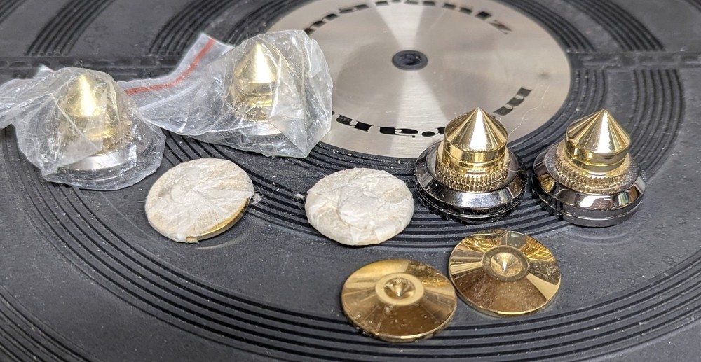 Adjustable spiked feet with pads