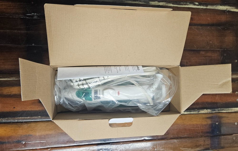 Main Stays Iron with cordwrap new in box