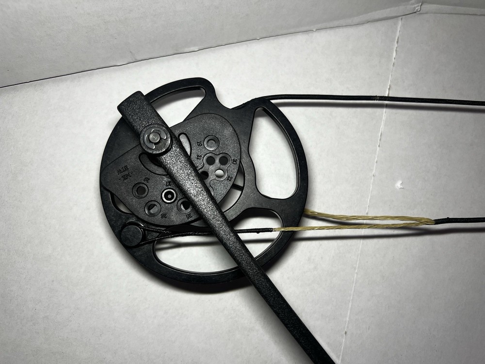Bear Archery Limitless RTH Compound Bow ** Missing String**