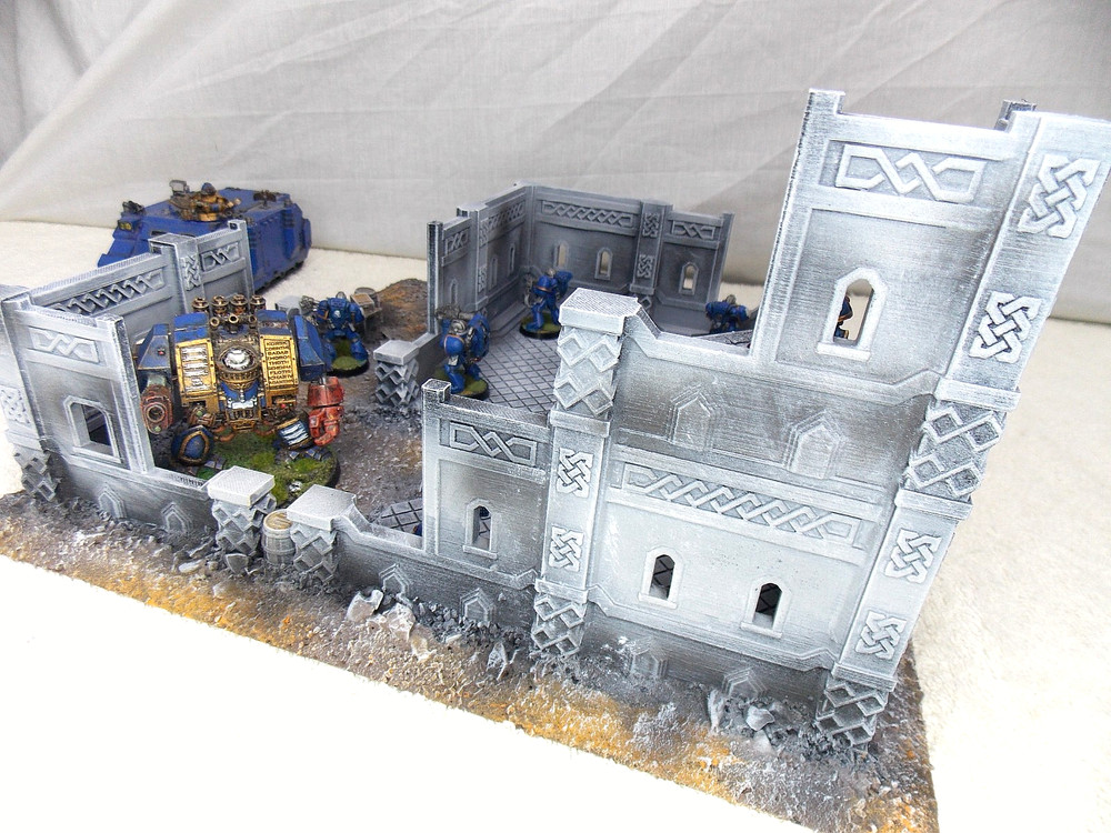 WARGAMING TERRAIN PAINTED BUILDING