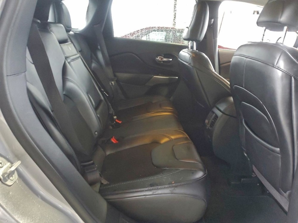 CHEROKEE 2019 Glove Box 4935529