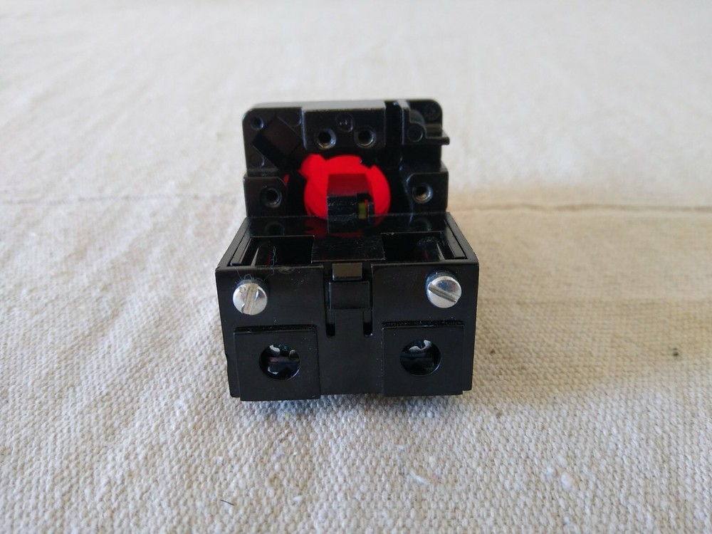 Siemens 52BL4M2 Black Max Pilot Light 120VAC Red LED Lighting Module