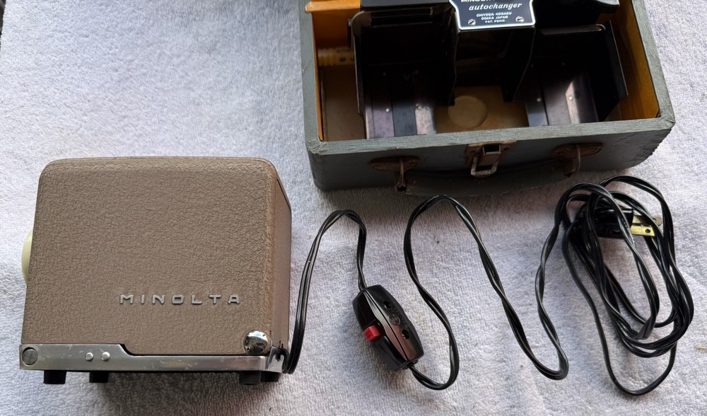 Minolta Mini 35 Slide Projector Vintage, Tested Working