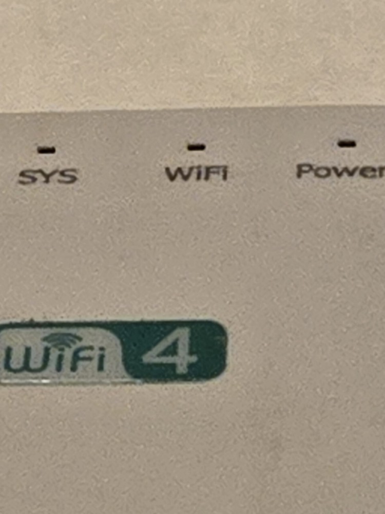 Wireless Range Extender Wifi Repeater 300 MBPS White Electronics Internet Used