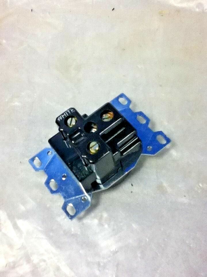 Hubbell 9315 RECEPTACLE