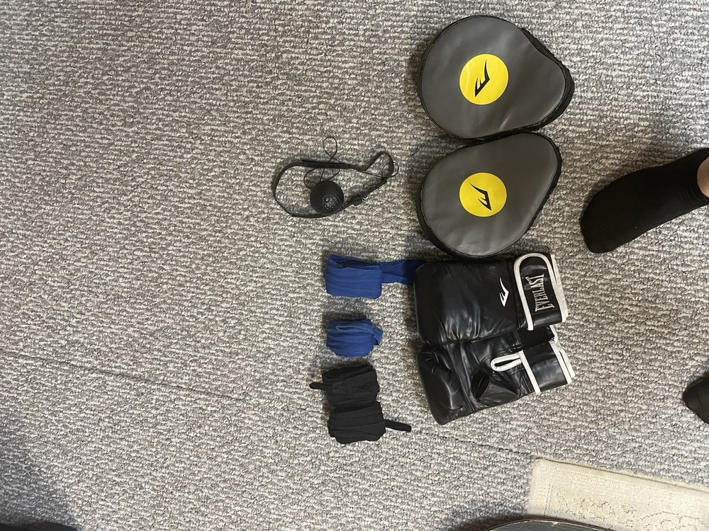 Boxing Pads Gloves Hand wraps