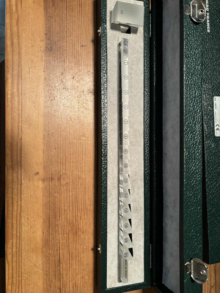 LUNEAU HORIZONTAL AND VERTICAL PRISM BARS. EXCELLENT CONDITION.