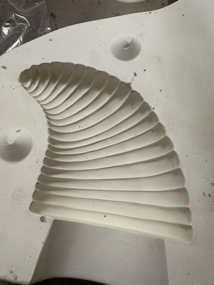 (#2) Clay Magic Inc 2009 Medium Worm Head And Tail 3138 Slip Mold