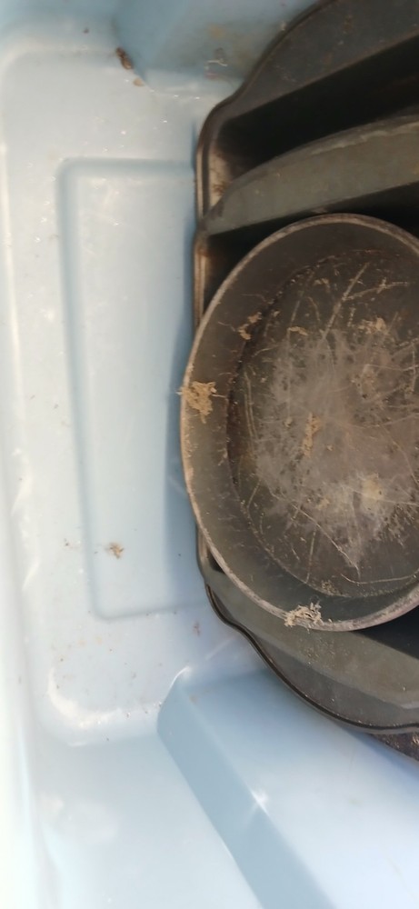 Kitchen Pans Strainer And 2 Bowls