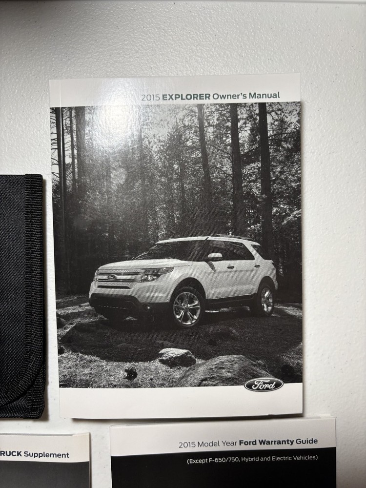 2015 Ford Explorer Owner's Manual OEM Set