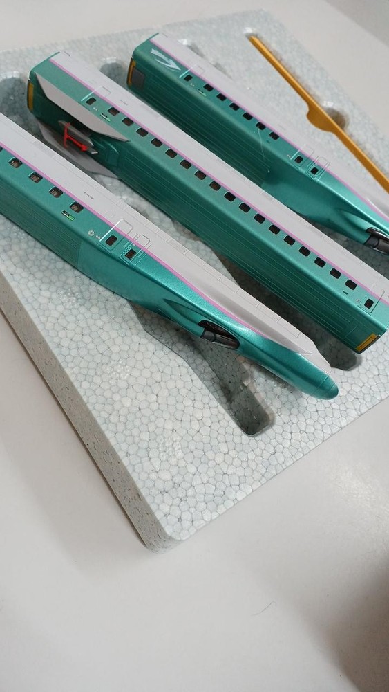KATO E5 Series Shinkansen Hayabusa Basic Set 3-Car N-Gauge