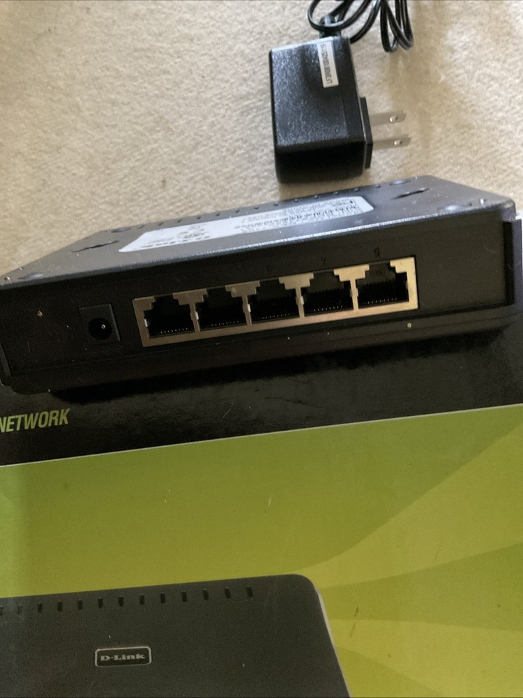 D-Link DES-1105 5-Port Fast Ethernet LAN Network Switch Hub