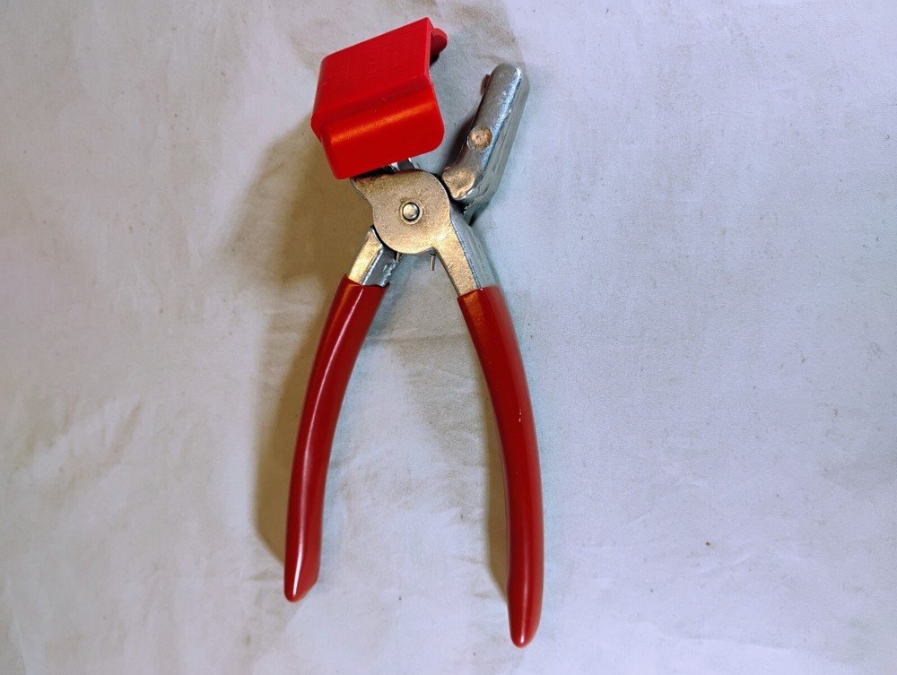 Vintage THE TEXAN YORK NUT SHELLER  PECAN CRACKER