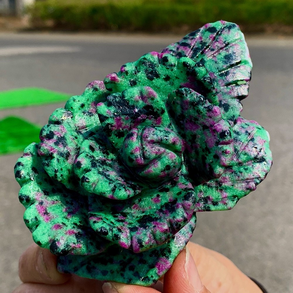 277G Natural green Ruby zoisite(anylite)crystal Carving rose glow under UV light