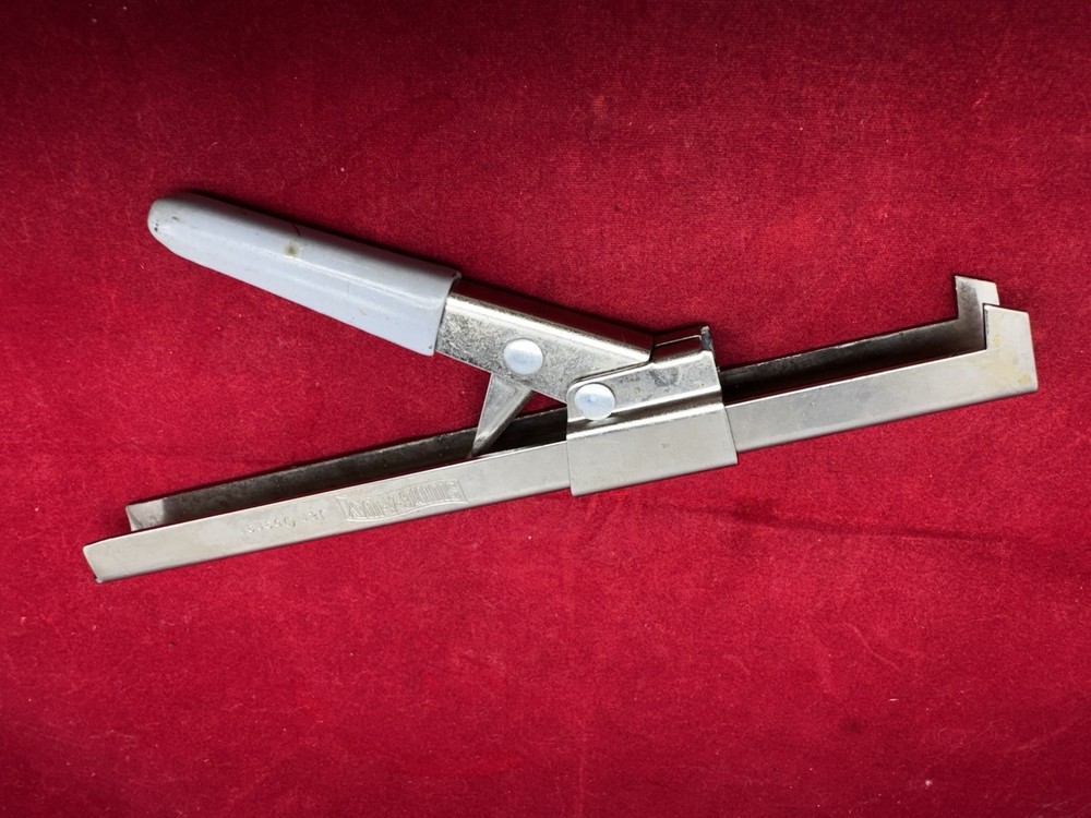 Swing-A-Way jar opener