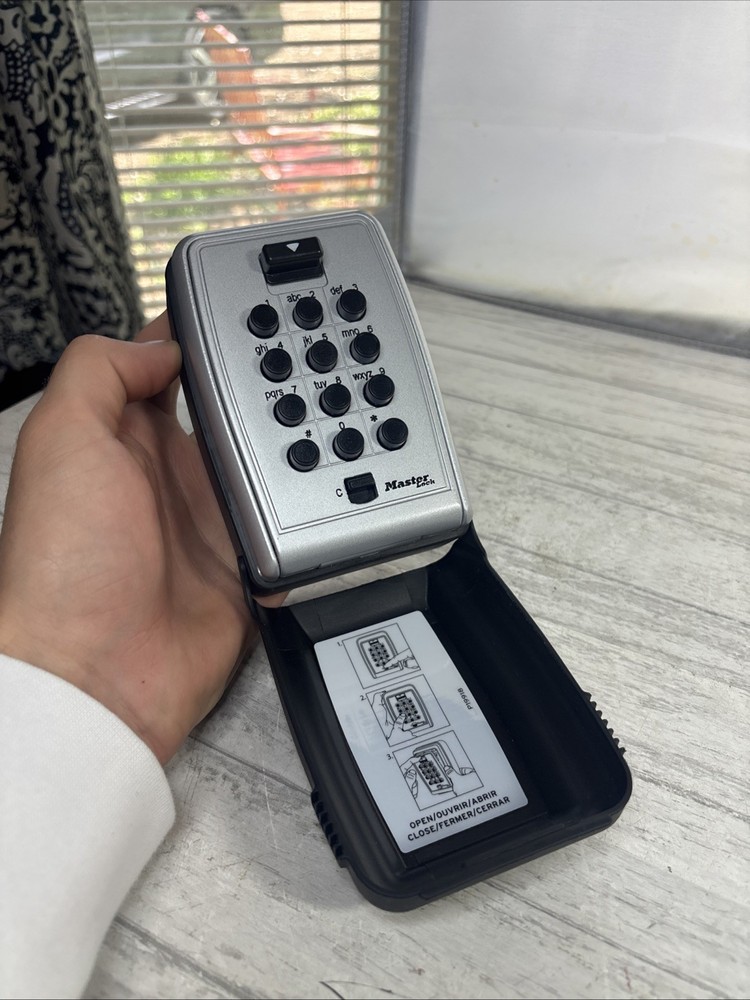 Master Lock 5423D Wall Mount Push Button Lock Box Secure Key Storage Ready 2 Use