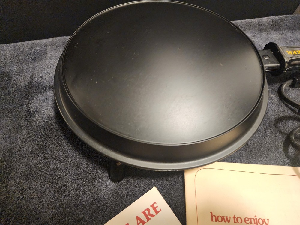 VINTAGE FARBERWARE BATTER UP AUTOMATIC ELECTRIC MODEL 263 CREPE MAKER
