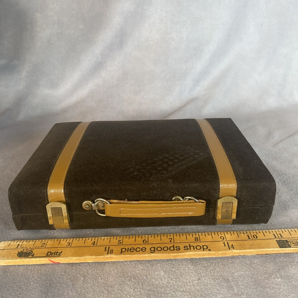 Vintage Aries backgammon set, travel-size 32 total Chips, Preowned
