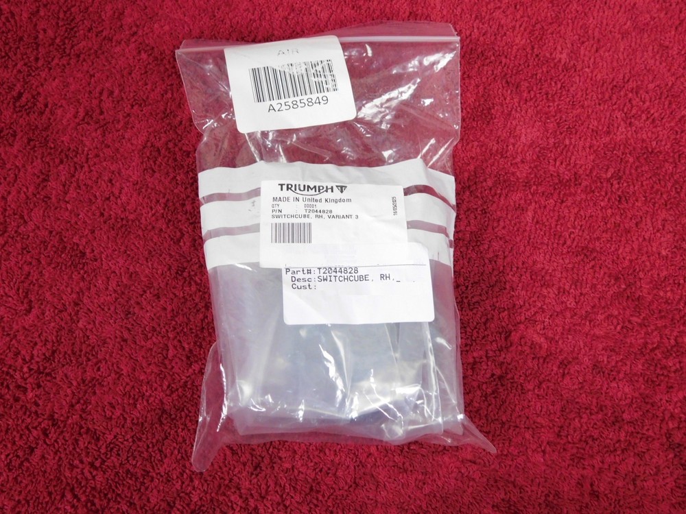*NEW! Right Side Switchcube Handlebar Pod OEM Triumph Start / Stop Button Switch