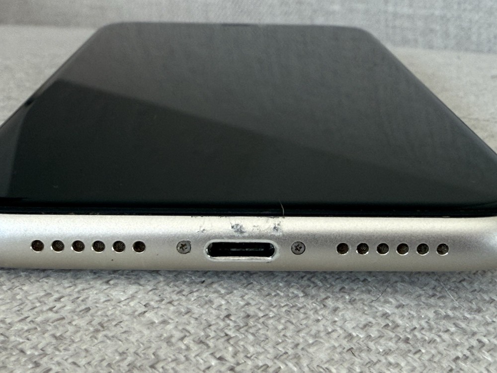 Apple iPhone 11 64GB White