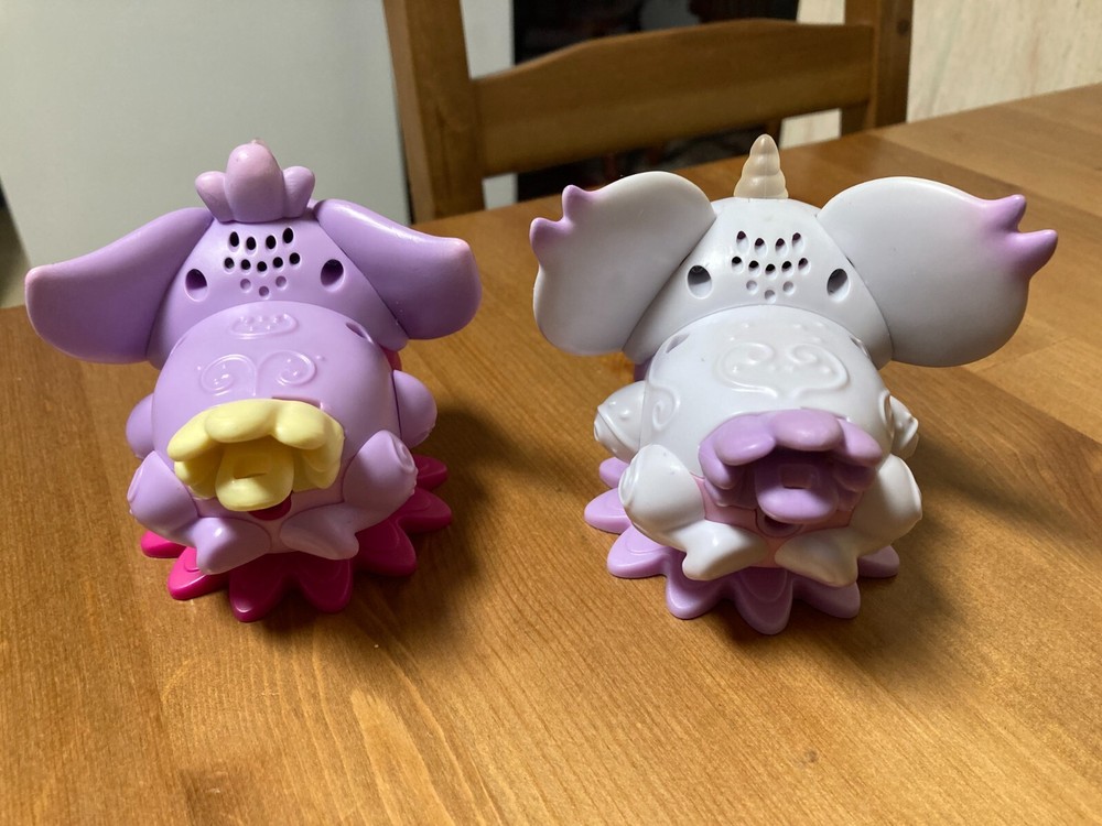 Pixie Belles Layla & Esme - Interactive Electronic Pet by WowWee Spins Magnetic